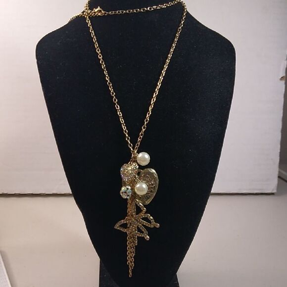Elegant Gold Necklace with Vintage Pendant and Key Charm - Picture 1 of 8